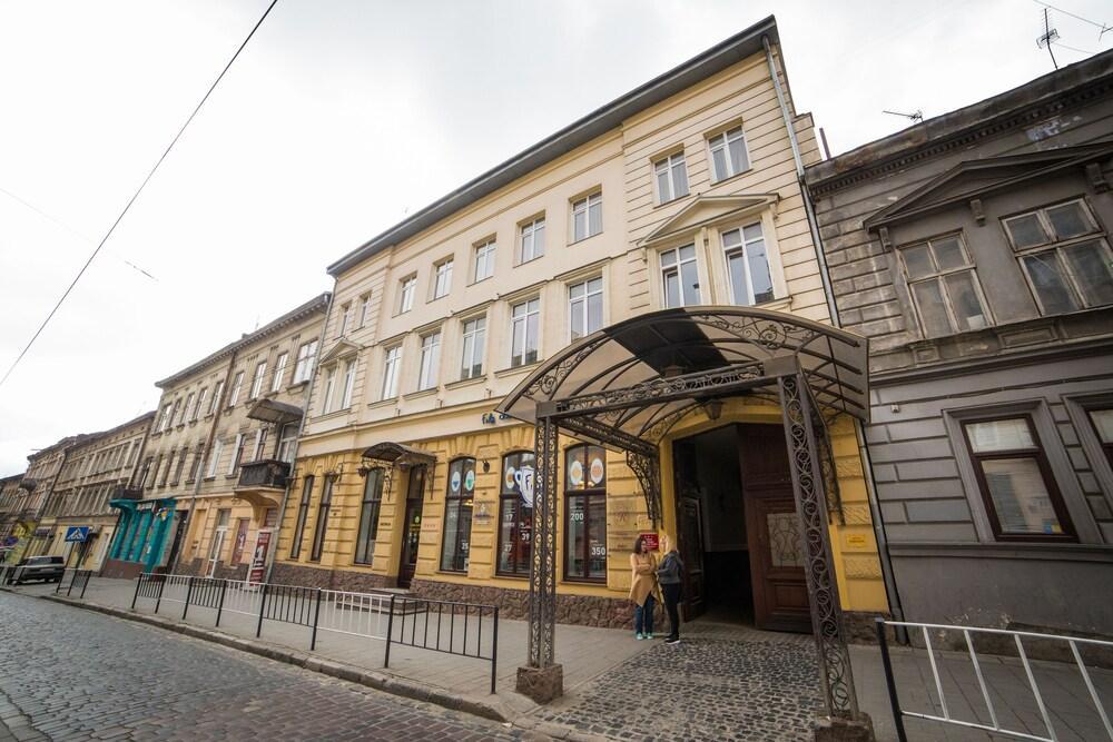 Optima Dworzec Lviv Hotel Екстериор снимка