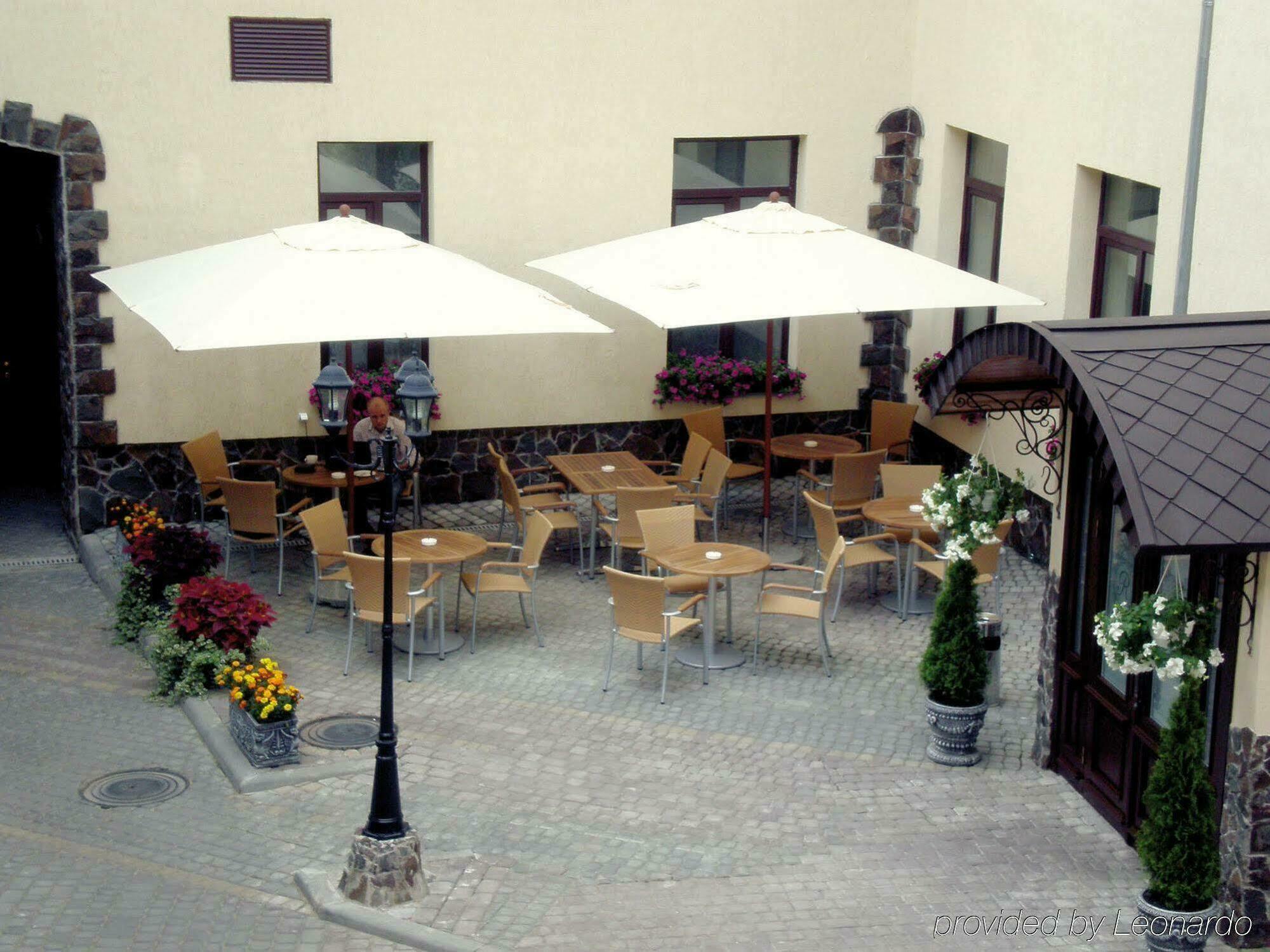 Optima Dworzec Lviv Hotel Екстериор снимка